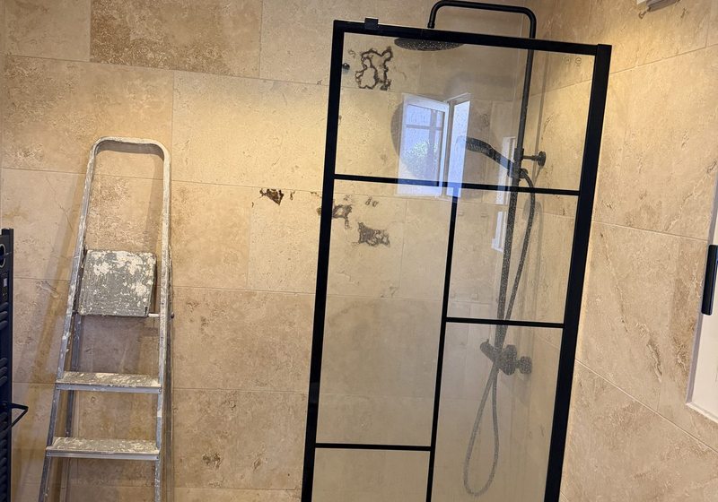 Salle de bain en cours de rénovation — chantier CVC Marseille
